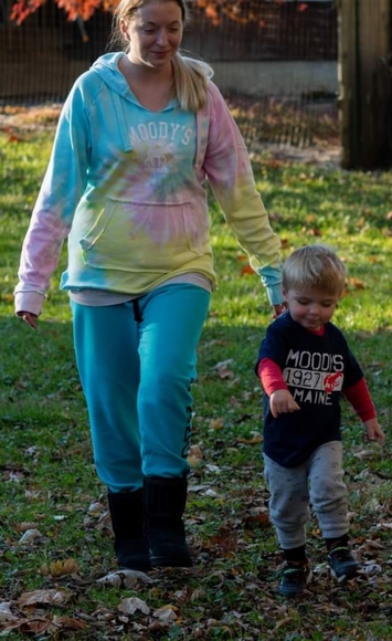 Meet your Posher, Lauren - Picture 2 of 4